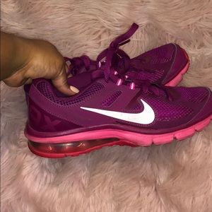 Nike pink gym shoes